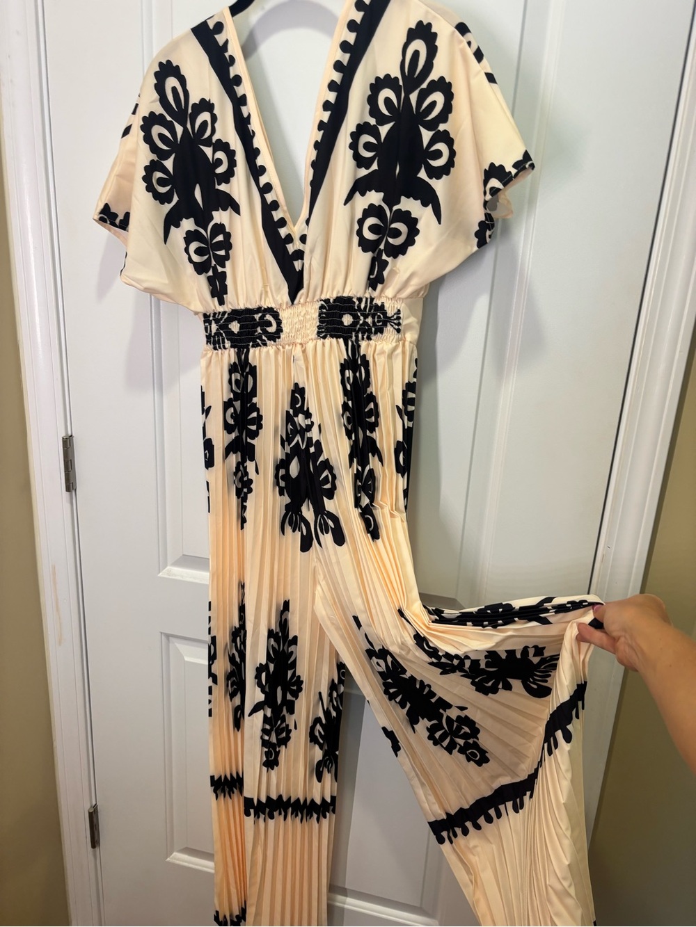 SHEIN Cream and Black Floral Pleated Jumpsuit